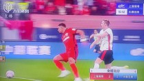 关于上港主场告捷！胡尔克梅开二度，助球队夺胜的信息